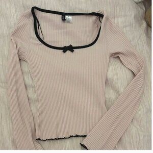 pink hm top with bow